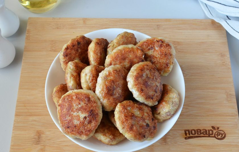 1. Этап. Куриные котлеты с манкой: Котлеты с манкой готовы, у меня получилось 16 штук. Пробуйте!