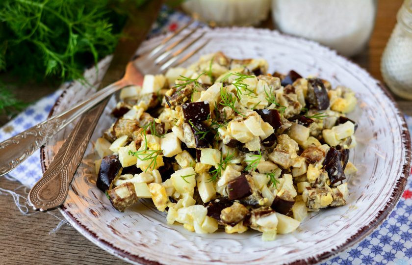 1. Этап. Теплый салат с баклажанами: Приятного аппетита!