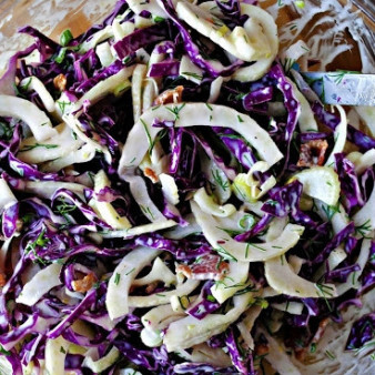 Салат с капустой и фенхелем