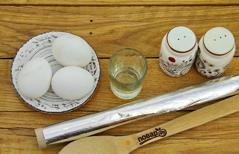 1. Этап. Яйца на гриле: Подготовьте все ингредиенты. Количество яиц может быть любое.