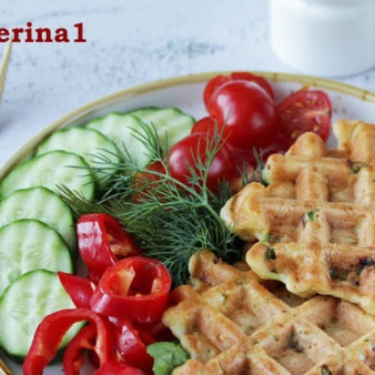 Вафли с яйцом и зеленым луком