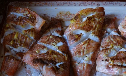 1. Этап. Морской окунь в духовке: Запекать при 180-200 градусах, 30 минут.