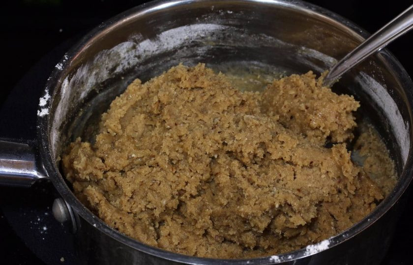 1. Этап. Вкусные пряники: 5. Хорошенько перемешайте все содержимое миски.