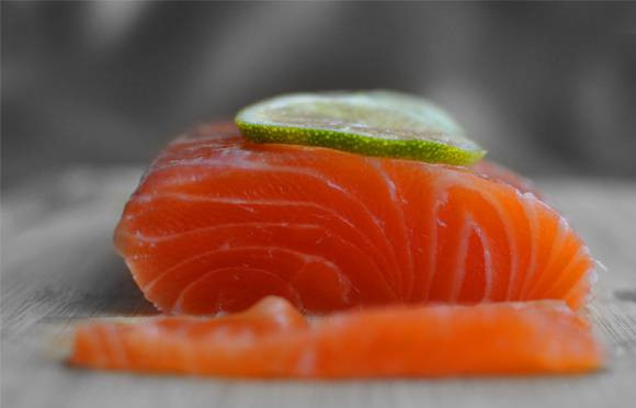 1. Этап. Засолка красной рыбы: 4. Дальше можно обтереть салфеткой и просушить (один час). А если любите, чтобы рыба была мягкой, просто охладите её и сразу подавайте!