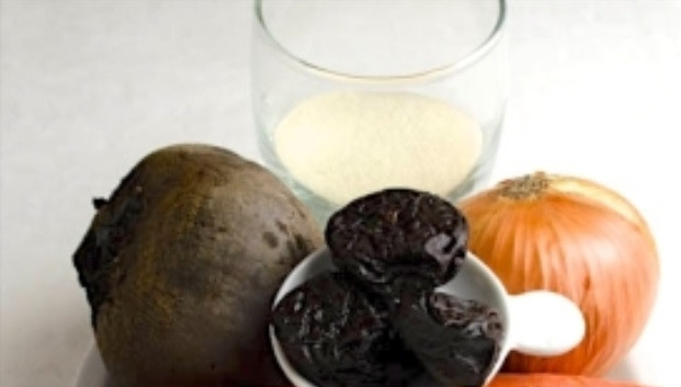 1. Этап. Овощные котлеты на пару: 1. В этот рецепт приготовления овощных котлет на пару кроме самих овощей предлагается добавить еще чернослив. Если вы его не любите, то чернослив вполне можно и не добавлять.