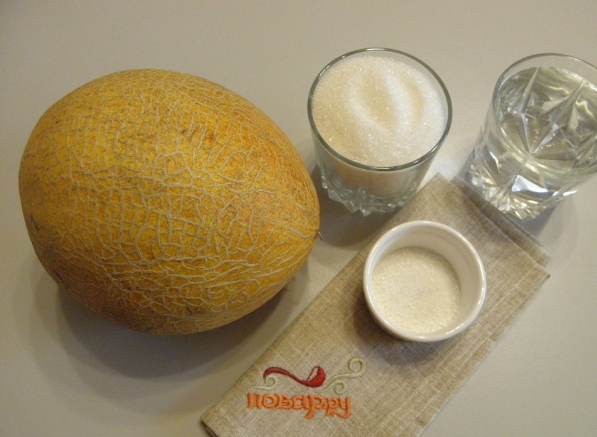 1. Этап. Дыня консервированная на зиму: В данном рецепте количество воды сложно указать, каждый раз оно разное. Смотрите рецепт и поймете почему. Приготовьте сахар, лимонную кислоту, воду и дыню.