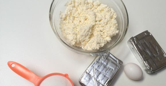 1. Этап. Печенье с творожной начинкой: Подготовьте продукты для начинки.