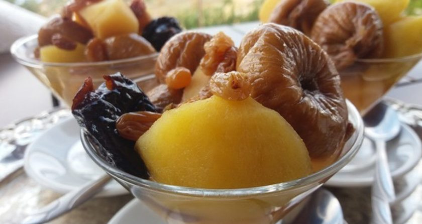 1. Этап. Кусафья: Разложите готовые фрукты по порционным пиалам и подавайте к столу.