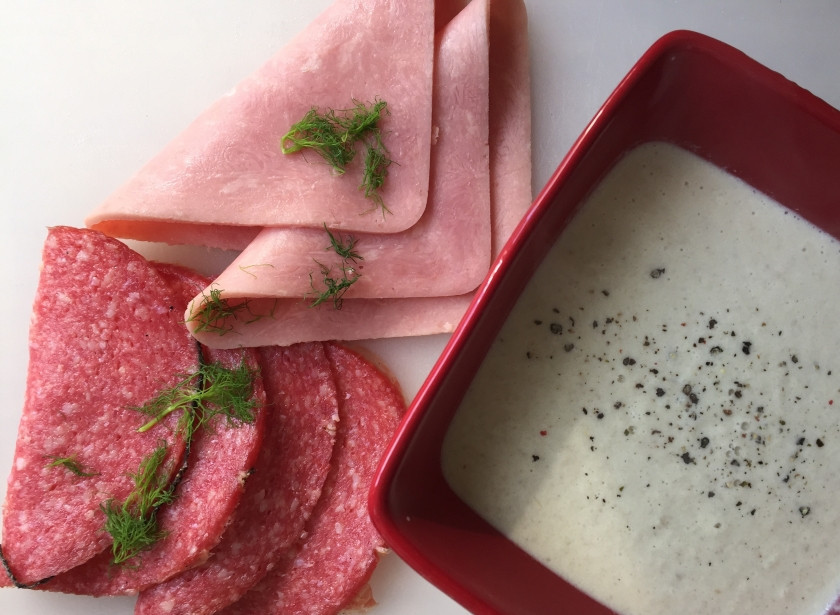 1. Этап. Суп грибной на курином бульоне: Через минуту добавьте в кастрюлю пюре из овощей, всё хорошо перемешайте и доведите до кипения. Разливайте готовый супчик по тарелочкам горячим!