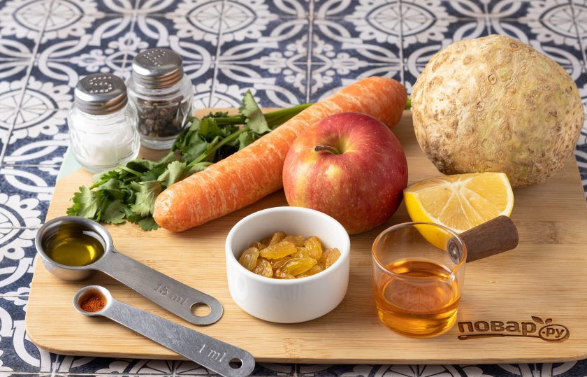 1. Этап. Салат с морковью, сельдереем и изюмом: Подготовьте все ингредиенты.