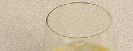 1. Этап. Помидоры в желе: Желатин замочить в небольшом количестве холодной кипячёной воды и оставить на 30–40 минут.