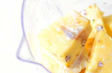 1. Этап. Смузи Пина колада: 2. Затем в блендер выложите все ингредиенты из состава.