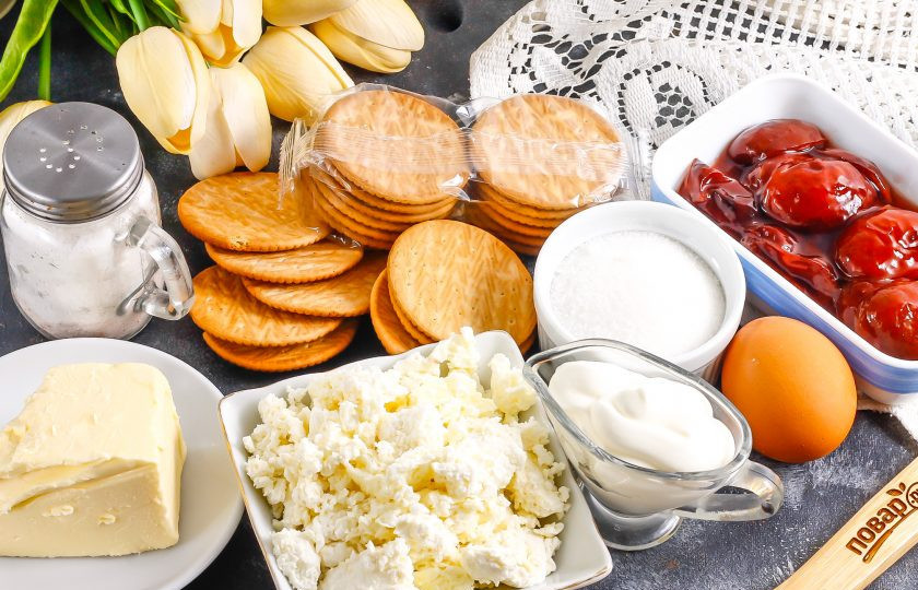 1. Этап. Сливовый чизкейк: Подготовьте указанные ингредиенты. Вместо сливочного масла можно использовать качественный маргарин, но не спред.