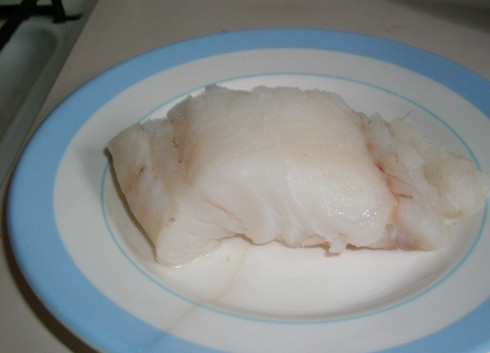 1. Этап. Рыбные тефтели для ребенка: Рыбное филе очищаем.