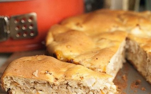 1. Этап. Пирог с кислой капустой: Запекайте пирог 30 минут, подавайте его к столу в тёплом виде. Приятного аппетита!