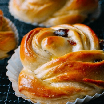 Булочки Розы с изюмом