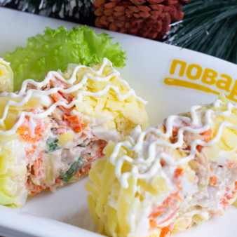 Салат-рулет Мимоза на Новый год 2025