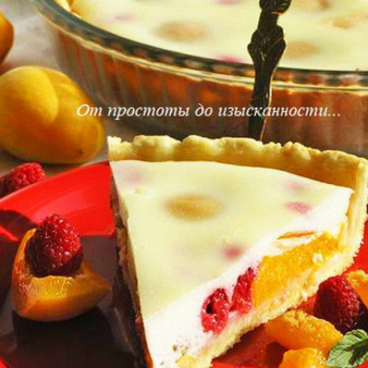 Пирог с абрикосами и малиной