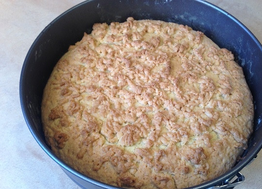 1. Этап. Песочный пирог с шоколадным кремом: 11. Выпекаем пирог в разогретой до 180 градусов духовке до легкого золотистого цвета.