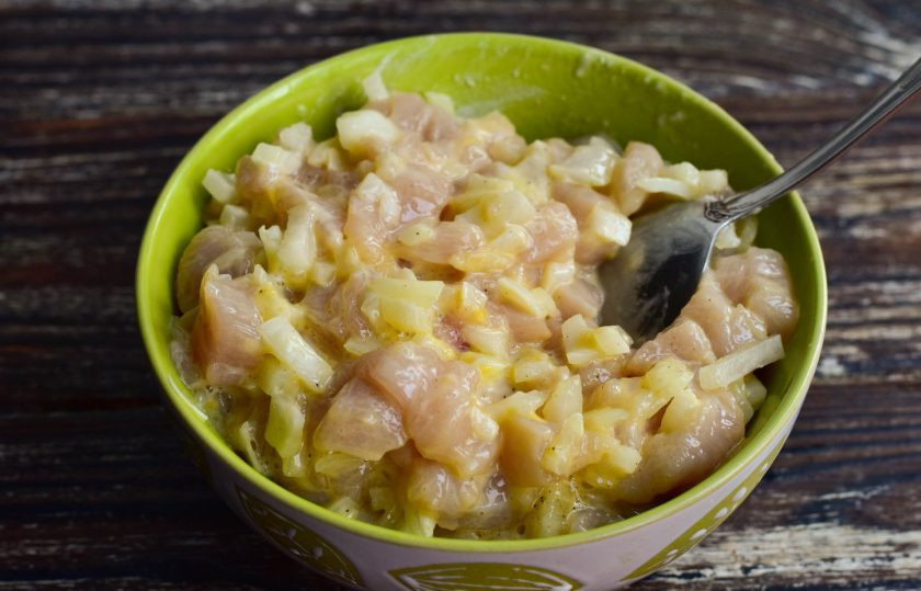 1. Этап. Жабки из куриного филе: Хорошо все перемешайте.