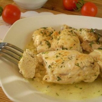 Жареное мясо кусочками на сковороде