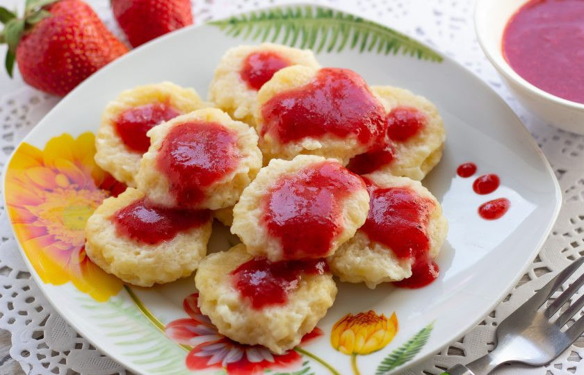 1. Этап. Сырные клецки с клубничным соусом: Приятного аппетита!