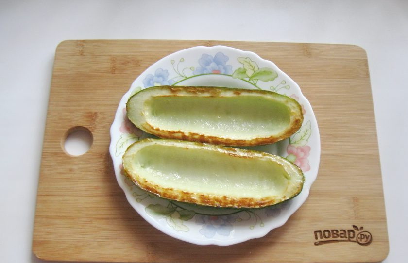 1. Этап. Жареные огурцы с грибами: После переложите на тарелку.