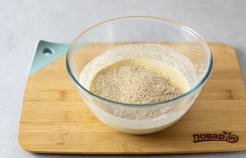 1. Этап. Безглютеновый хлеб в мультиварке: Затем добавьте псиллиум, хорошо вымесите массу, которая начнет заметно густеть.