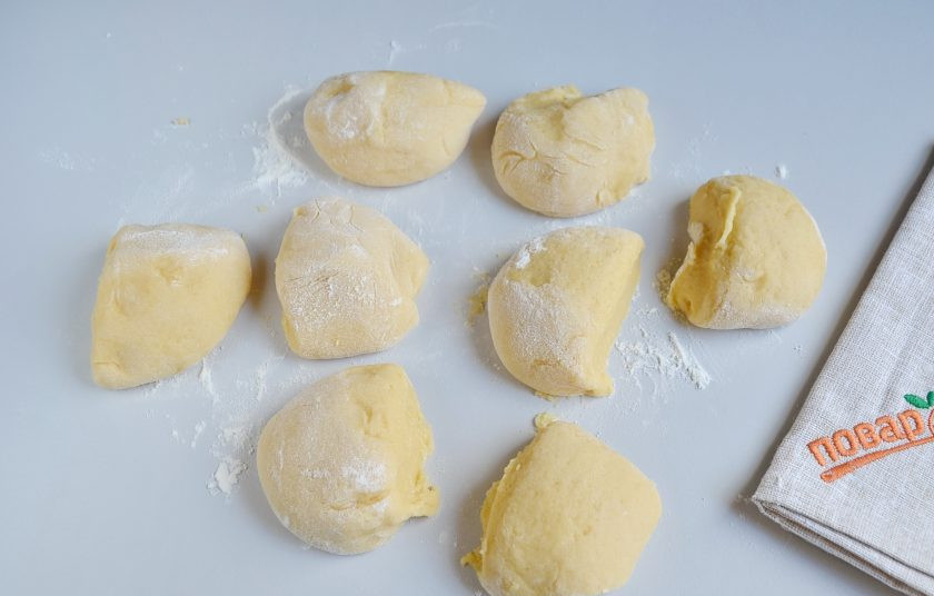 1. Этап. Торт Биткойн: 8. Разделите тесто на 8 частей.