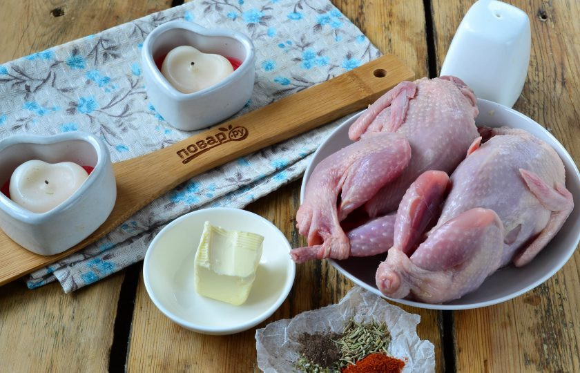 1. Этап. Цыплята-корнишоны в пряном масле: Подготовьте все необходимые ингредиенты.