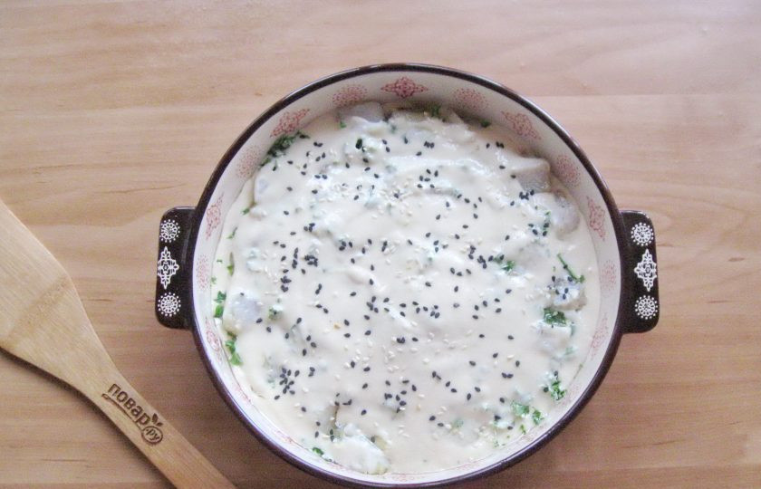 1. Этап. Пирог с судаком: Можно посыпать пирог кунжутом.