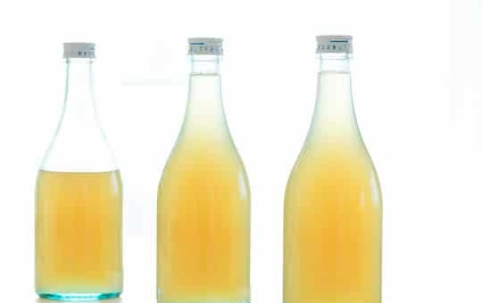 1. Этап. Сироп из лемонграсса и имбиря: 5. Перелейте готовый сироп в стерилизованные бутылки или остудите и перелейте в другую подходящую емкость.