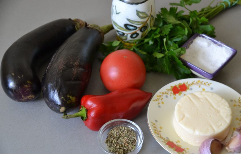 1. Этап. Баклажаны Жар-птица: Подготовьте ингредиенты.