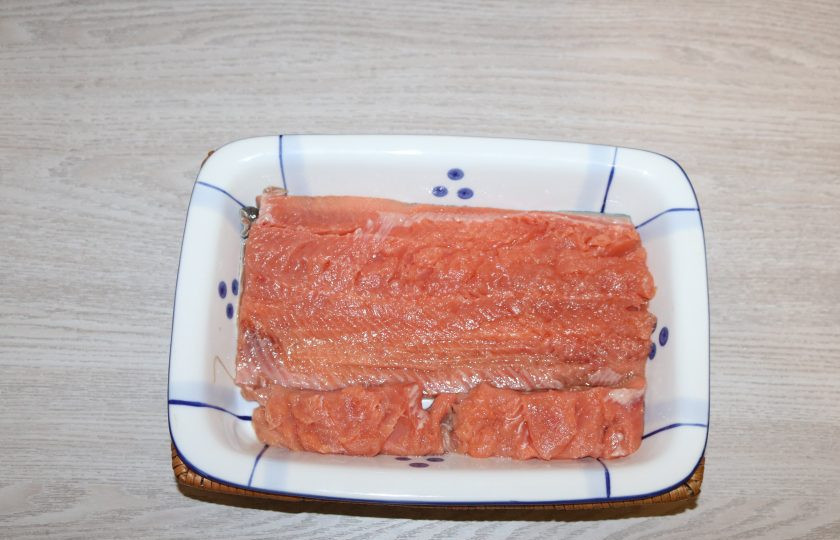 1. Этап. Фишболы: Из рыбы сделайте филе.