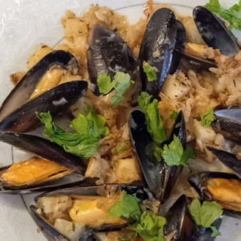 Мидии с беконом и корневым сельдереем