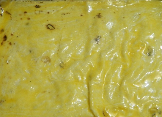 1. Этап. Ленивая пахлава из лаваша: 7. Последний лаваш смазываем желтком.