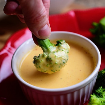 Сырный дип для овощей