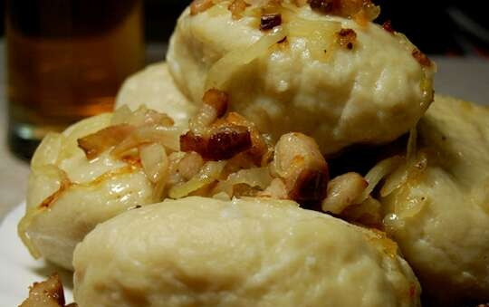 1. Этап. Мясо в пиве по-чешски: Из теста мы лепим овальные 