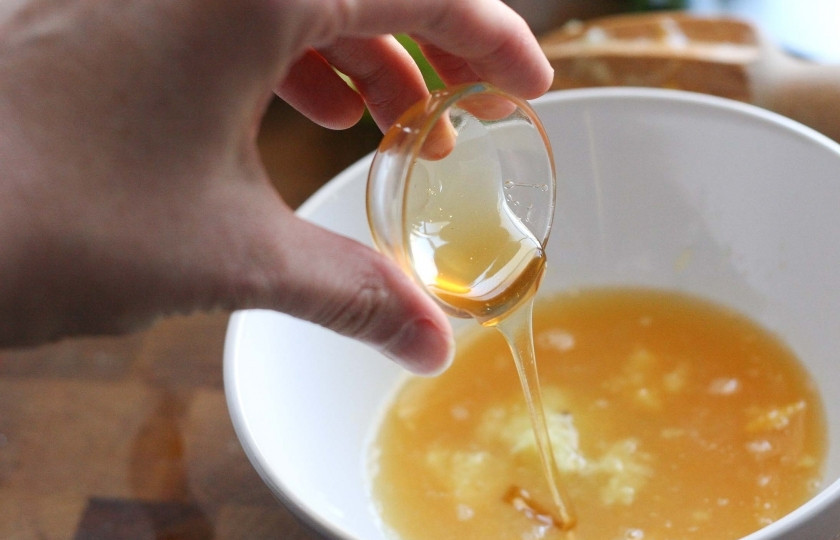 1. Этап. Салат из дыни и арбуза: И мед, а так же немного соли.