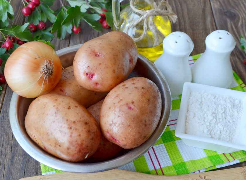 1. Этап. Драники (мастер-класс): Подготовьте продукты, сковороду, терку — и приступим!