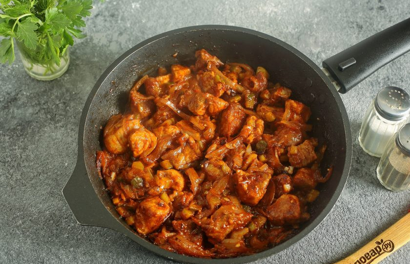 1. Этап. Гуляш по-грузински: Готовьте еще около 5 минут.