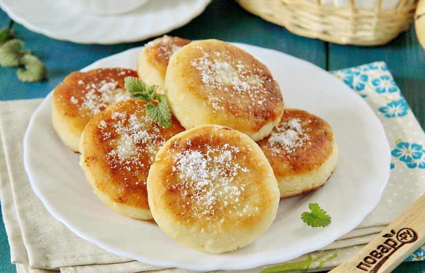 1. Этап. Сырники с кокосовой стружкой: Сырники с кокосовой стружкой готовы. Можно подать к ним сгущенку, сметану или любой сладкий джем. Приятного аппетита!