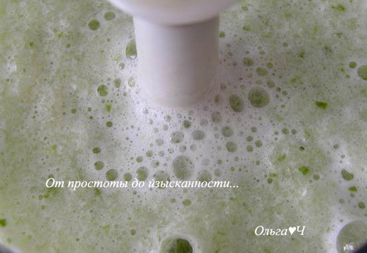 1. Этап. Огуречный гаспачо с дыней: Измельчите.