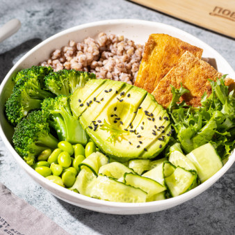 Боул с зеленой гречкой