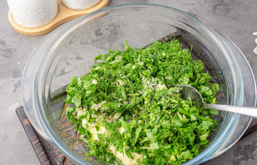 1. Этап. Зеленое масло с рукколой: Посолите и поперчите по вкусу. Если масло соленое, то можно не солить.