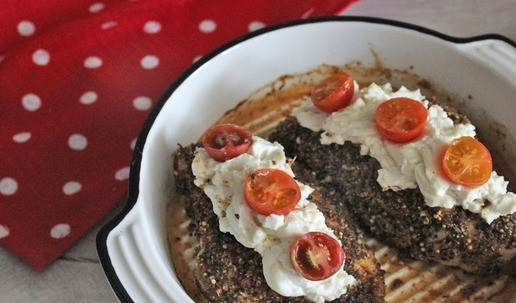 1. Этап. Куриное филе с творожным сыром: Поставить форму с куриным филе снова в духовку на 10 минут.