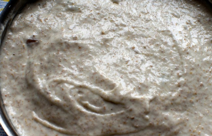 1. Этап. Заливной пирог с курицей и рисом: Залейте пирог остатками теста, поставьте в разогретую духовку.