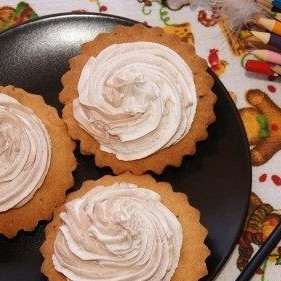 Песочные корзиночки с белковым кремом