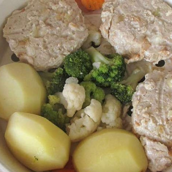 Куриные котлеты с брокколи на пару