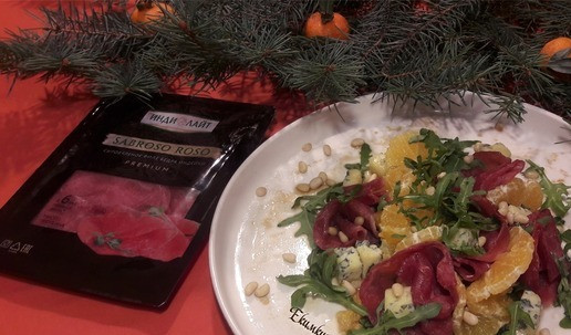 1. Этап. Новогодний салат мандариновый с сыровяленой индейкой: Салат готов! Легкий, красочный, вкусный, красивый! Приятного аппетита!!!